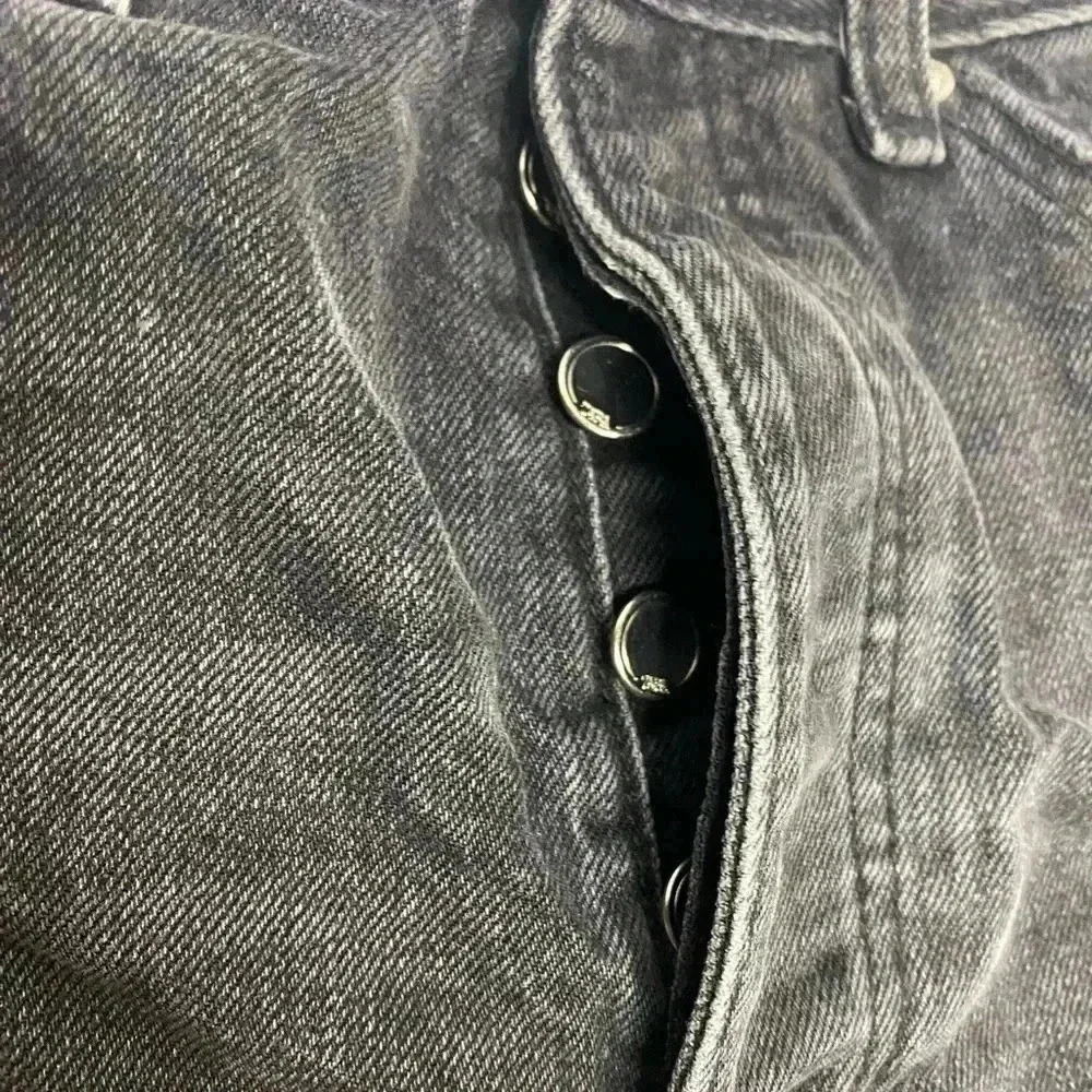 Zara short black distressed jean short‎ women’s size 6 - Picture 5 of 8